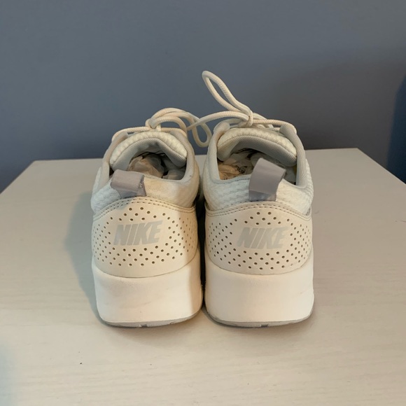 Women’s Nike sneakers - Picture 3 of 6